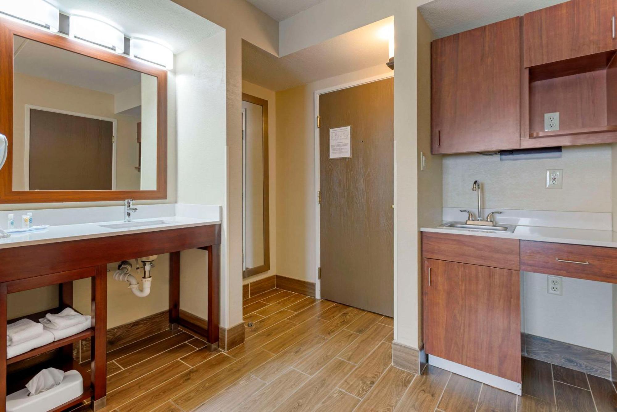 Comfort Inn & Suites Wilkes Barre - Arena Buitenkant foto